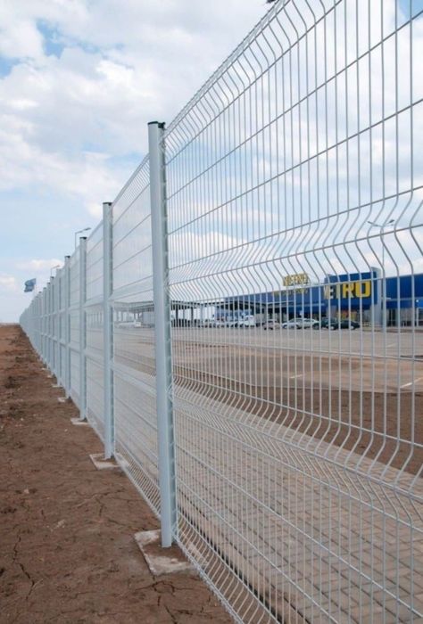 Costruesc garduri la comanda clientului orice model