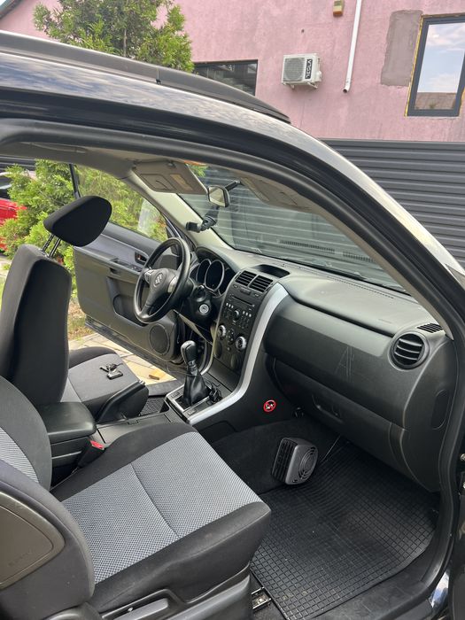 Suzuki grand vitara 2 usi