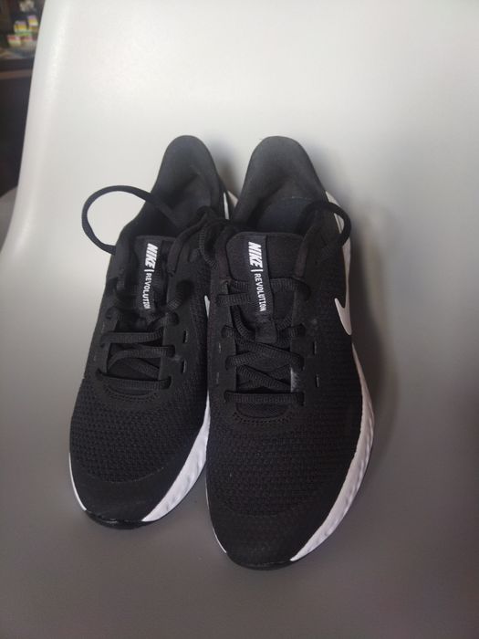 Маратонки Nike Revolution 5 38
