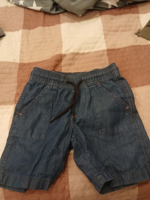 Pantaloni scurti