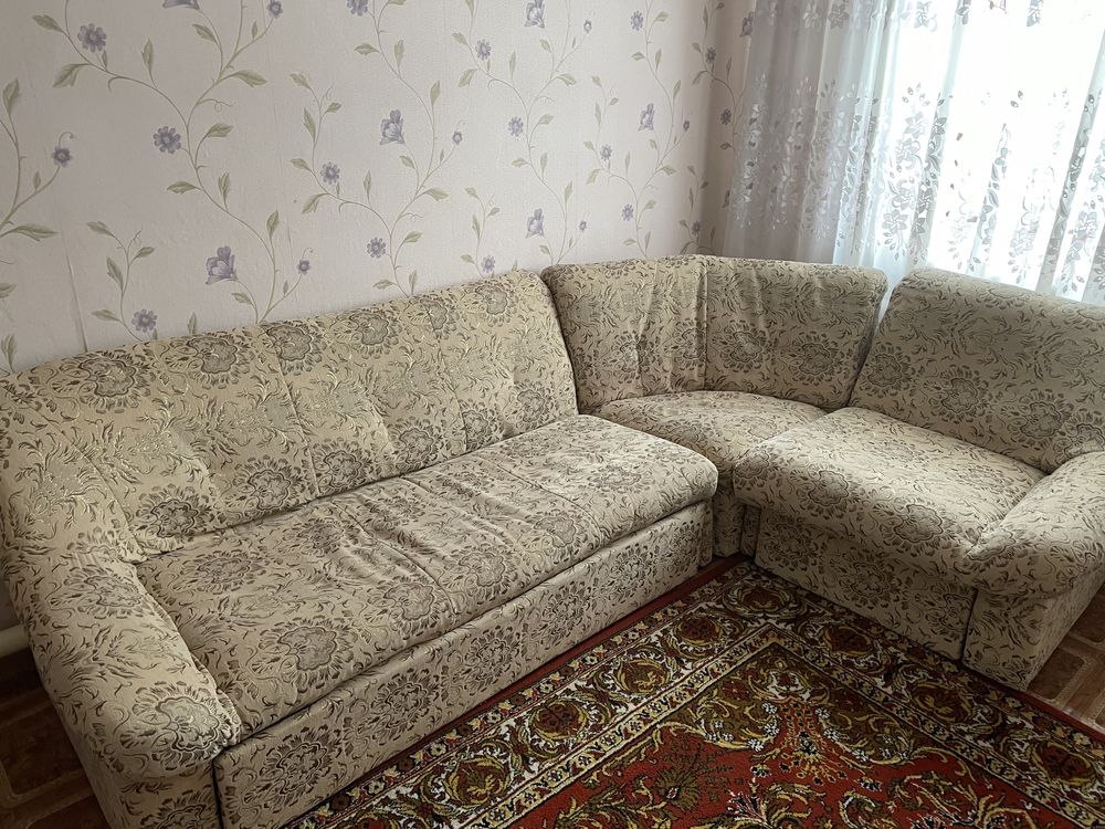 Продам диван угловой