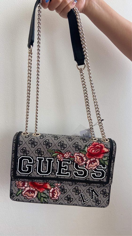 Дамски чанти Guess