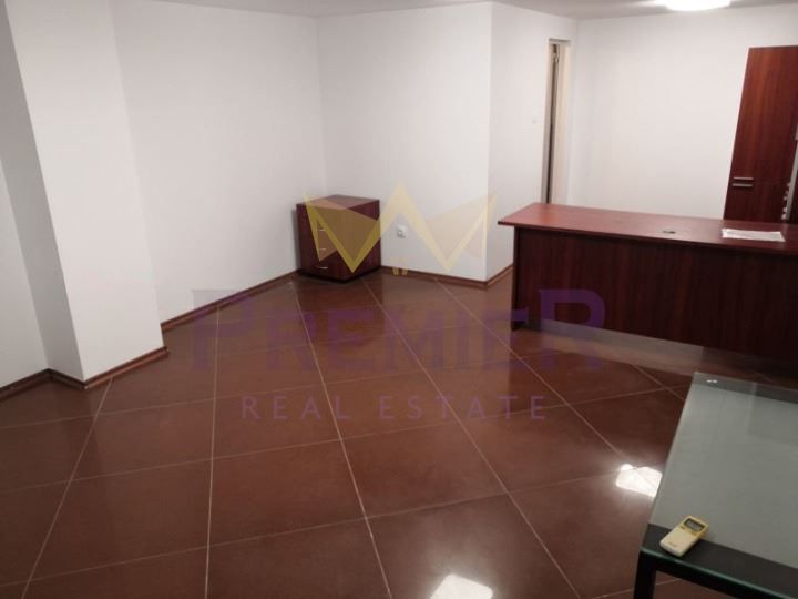Дава се под наем Офис в Варна, Левски - 39 кв.м за 229.5 € - Снимка #2