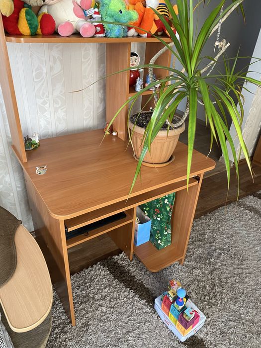 Стол компьютерный