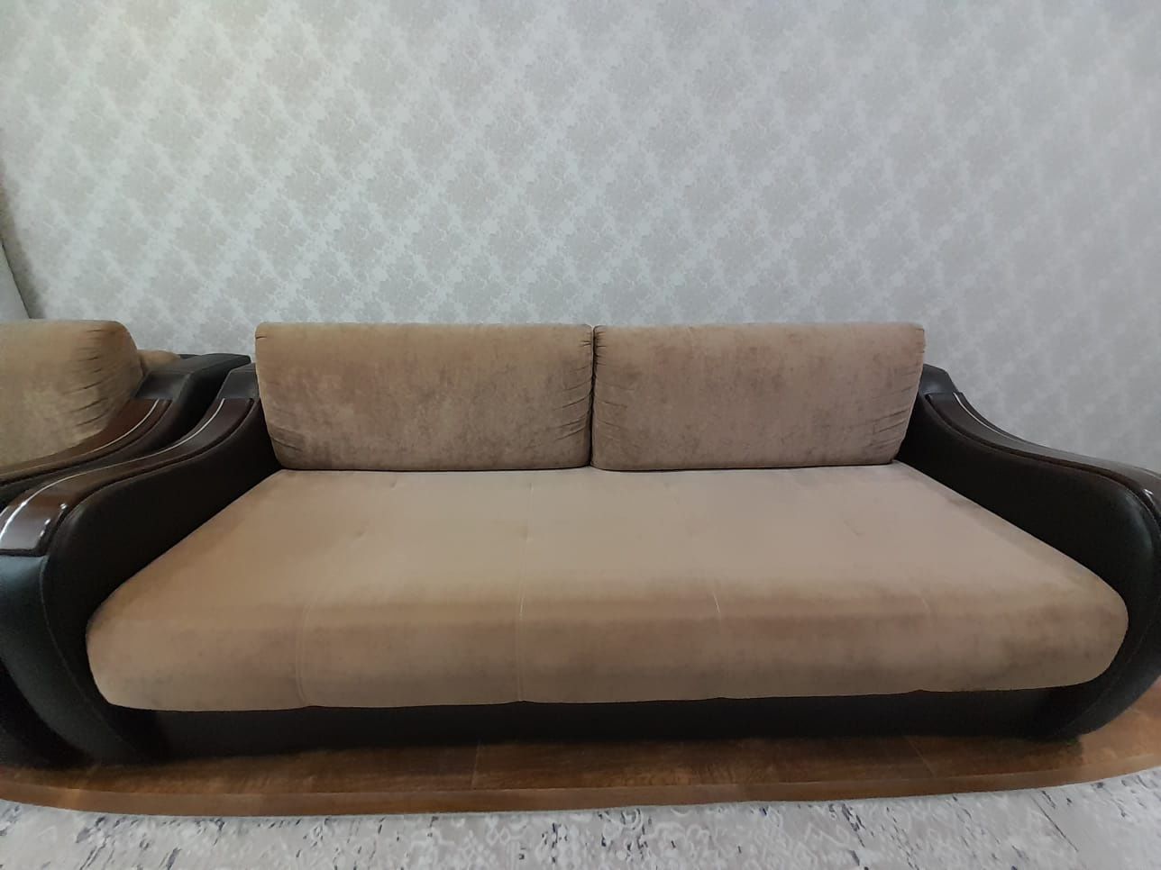 продам АБСОЛЮТНО НОВЫЙ диван с креслом