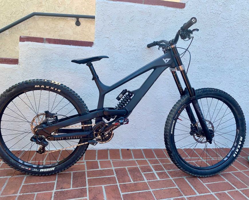 Downhill колело YT Tues 2021 Black magic XL 27.5