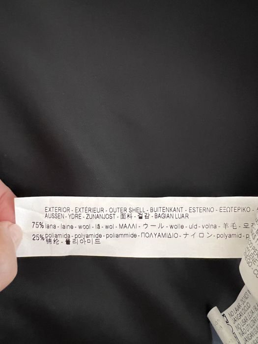 Vand  pardesiu Zara, nou, scurt, negru, cu tinte, XS