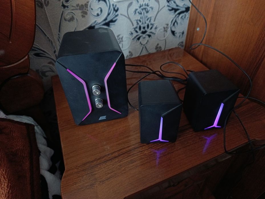 Kolonka usbli sambufer "JBL" har-xil led chiroqli