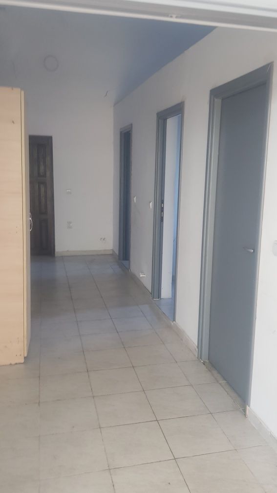 Închiriez spații comerciale TOMESTI rond autobuz la strada principala