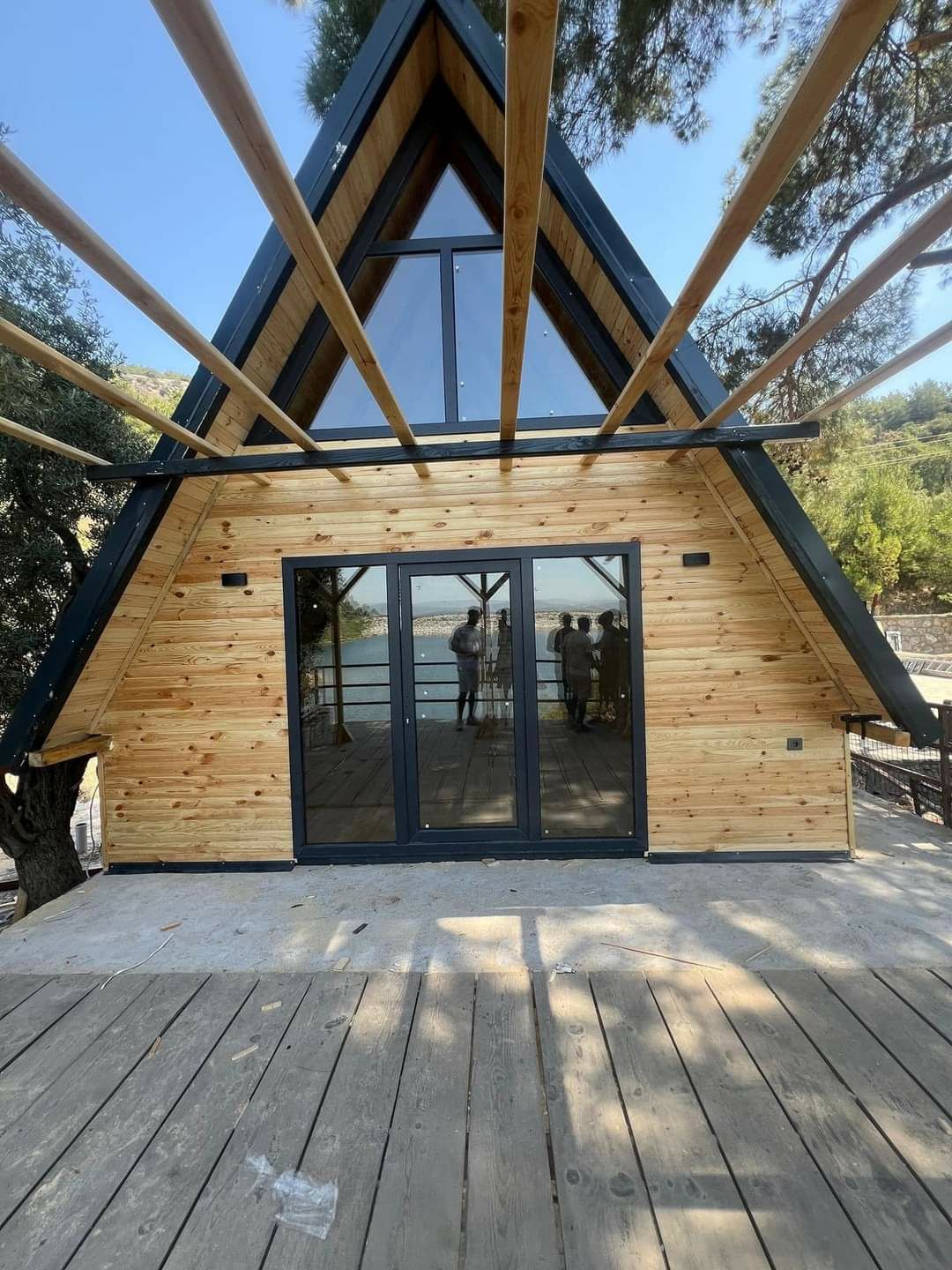 Cabana A Frame, case din lemn uscat și tratat, foișoare, magazii