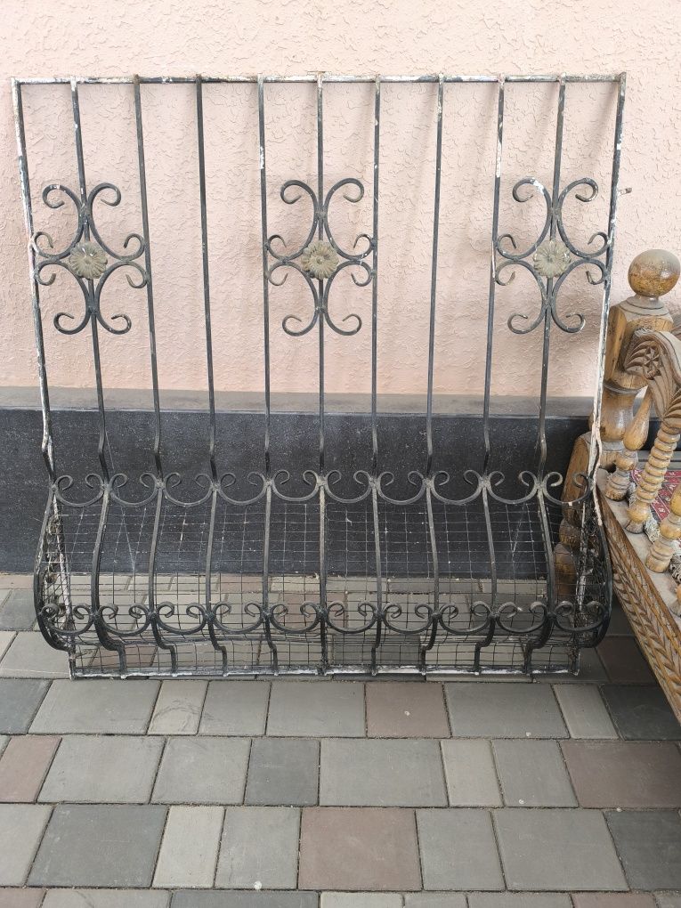 Продам решётку размеров 1.35 м *1.45 м.