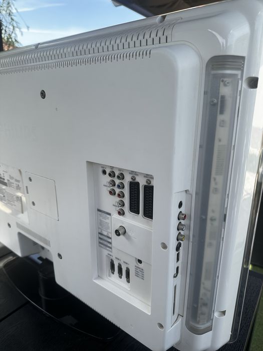 Телевизор Philips Ambilight 32” с LED подсветка