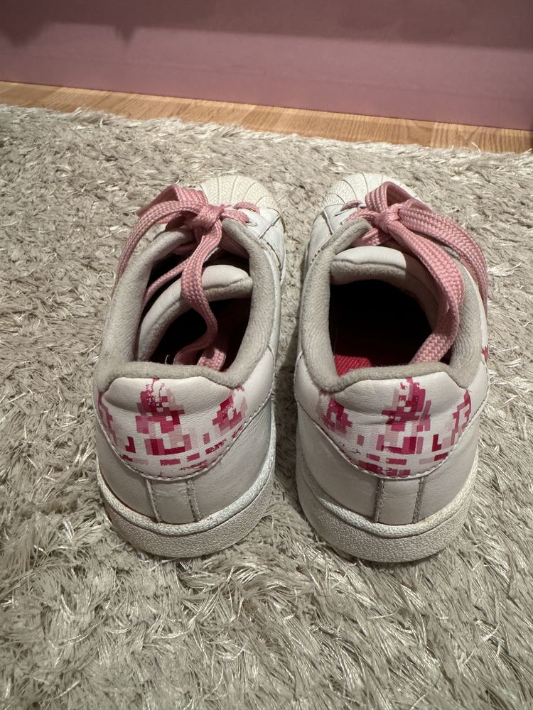 NIKE dunk low, ADIDAS superstar