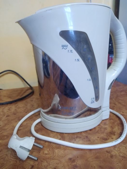 Продам электрочайник . Электрический чайник.