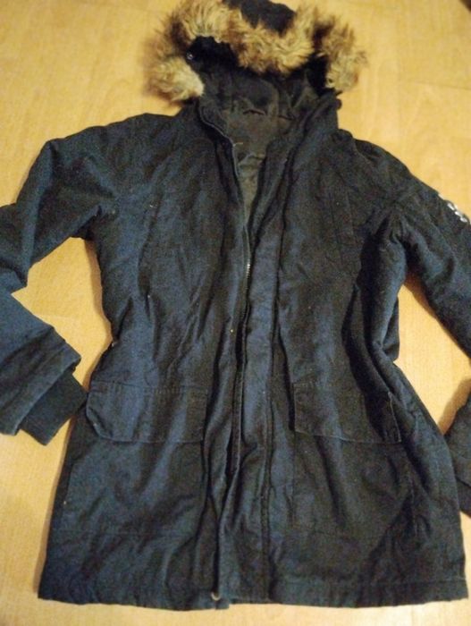 Geacă groasă cadou și ghete la un lot de haine f bune pt fete