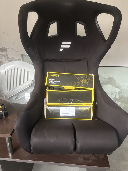 Спортни седалки Fanatec и OMP