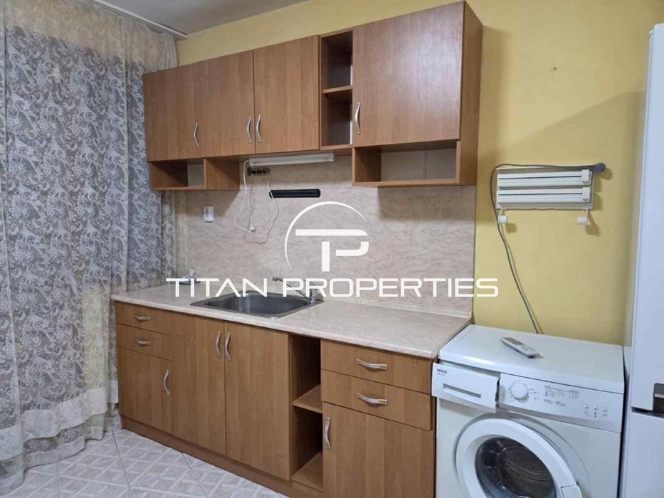 Тристаен апартамент под наем в Център