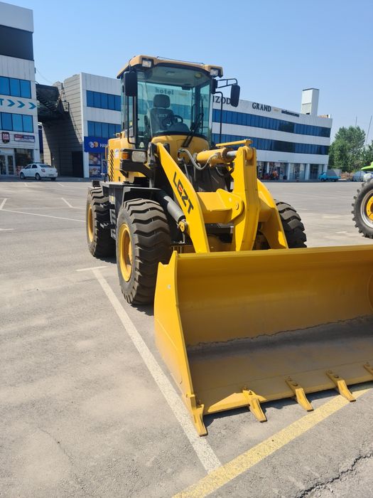 Погрузчик 1.8куб джойстик