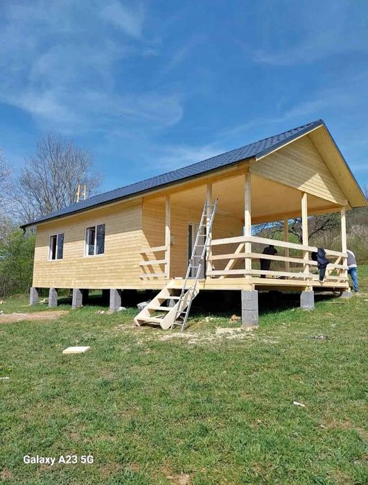 Vând cabană din lemn cu izolație