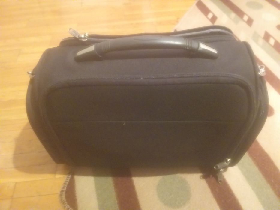 Чанта за лаптоп,документи и място за багаж