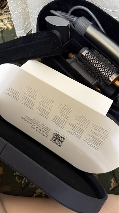 Продается дайсон в темно синем цвете