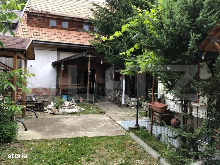 Casa cu doua corpuri, Zarnesti, pretabil pensiune sau casa de familie
