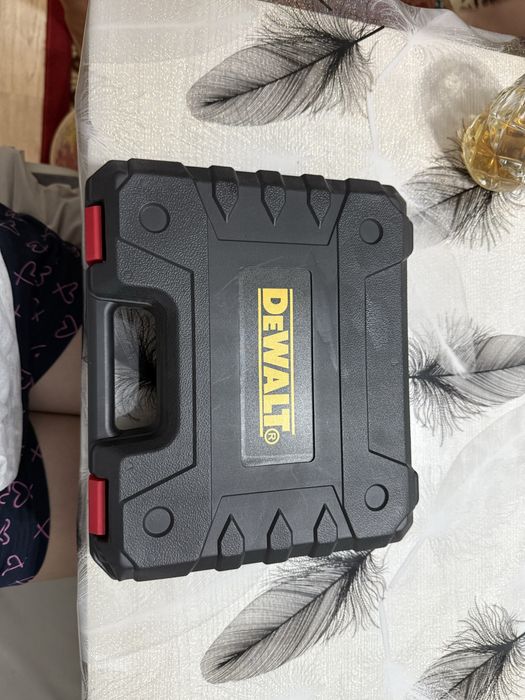 DeWALT дрель-шуруповерт