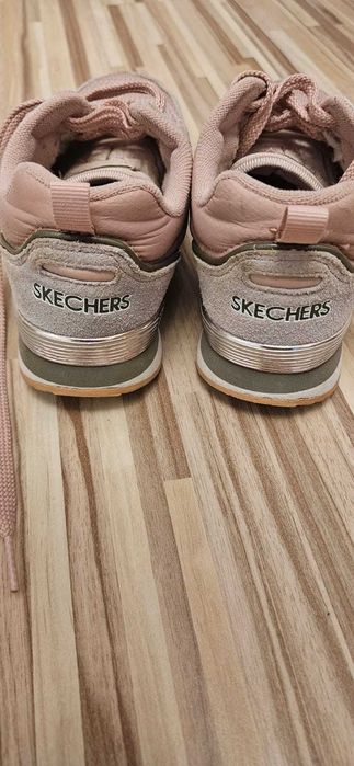 Adidasi Skechers Roz Marimea 35.5 - Stil si Confort Premium