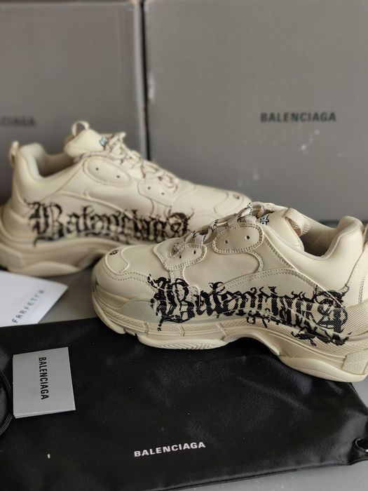 Кецове BALENCIAGA Triple S обувки маратонки