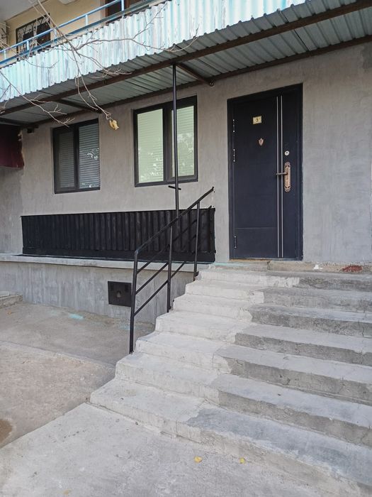 2 хонали квартира 1 этаж ЕВРО РЕМОНТ нарсалари Билан срочна СОТИЛАДИ