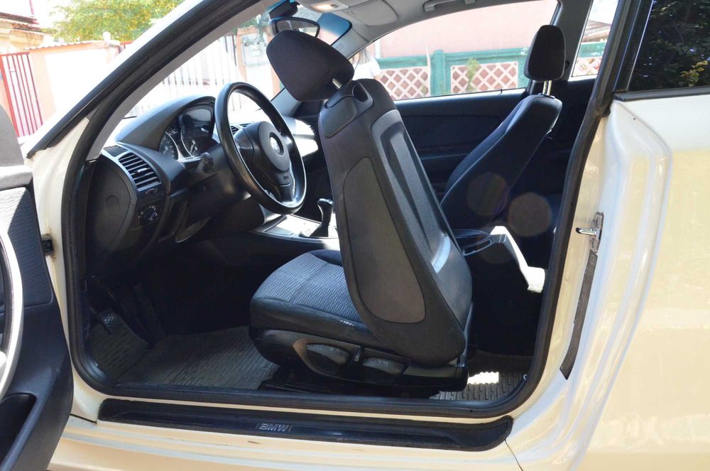 Vând BMW Seria 1 alb - 116i benzină, 2009, rulaj mic, bine întreținută