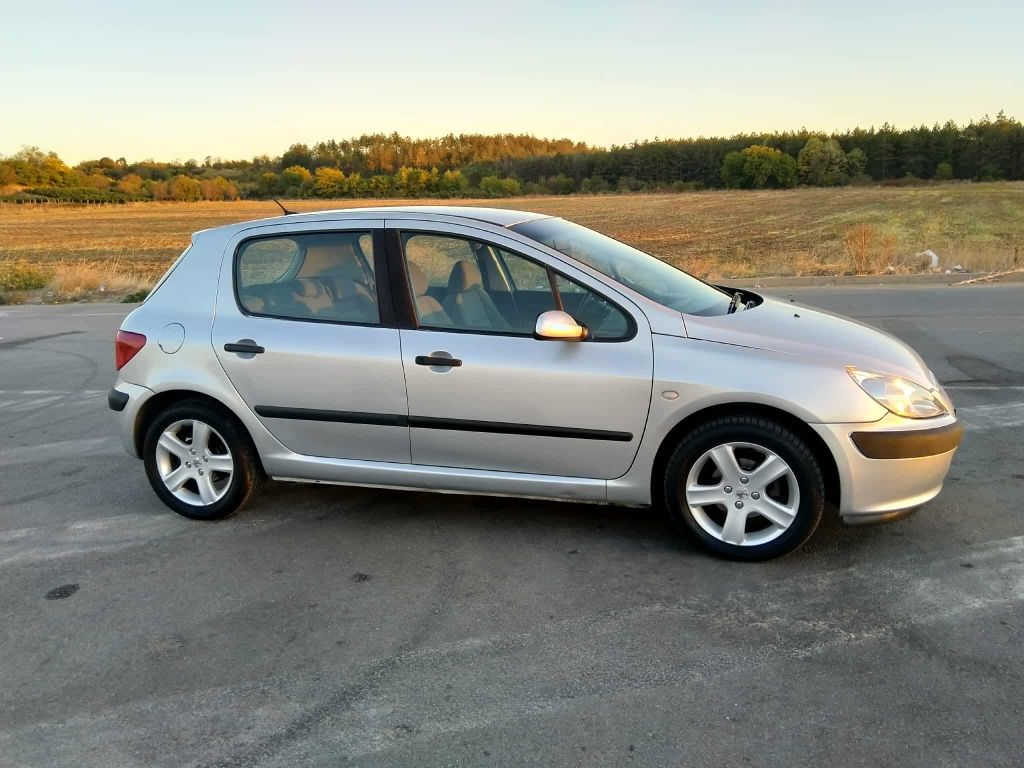 Продавам Пежо 307 2.0 HDI 90 к.с. 2003г.