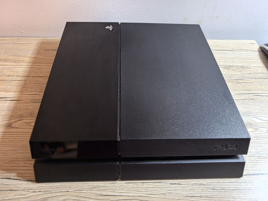 Consola PS 4 + 6 jocuri