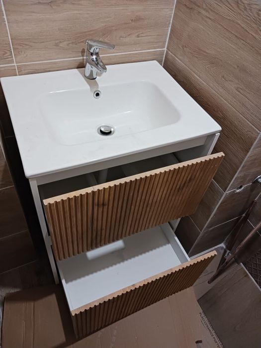 Vand masca si chiuveta noi!