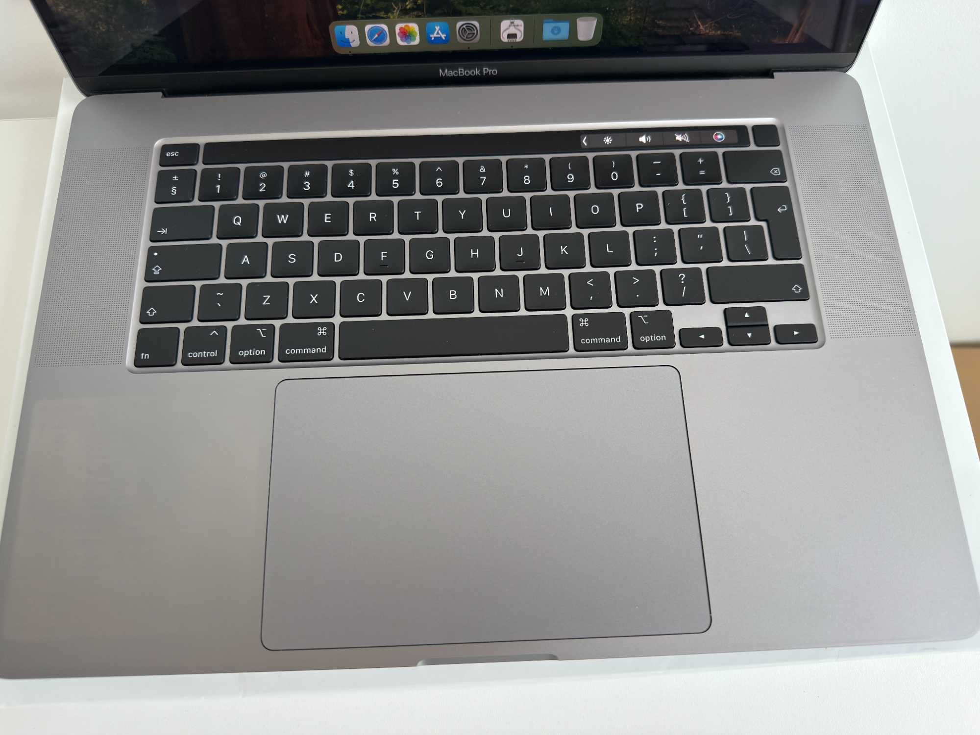 Продавам MacBook Pro 16" 2019 - i7 2.6GHz/16GB RAM /512GB SSD