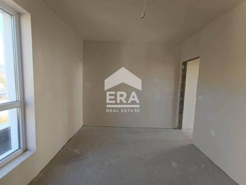 Тристаен апартамент в нова кооперация с Акт 16 в кв. "Изгрев" за прода