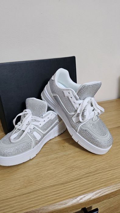 Кецове Louis Vuitton бели с камъни