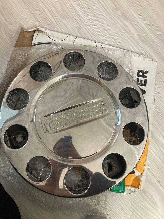 Продаются колпаки из нержавейки передние Mercedes размер r 22.5