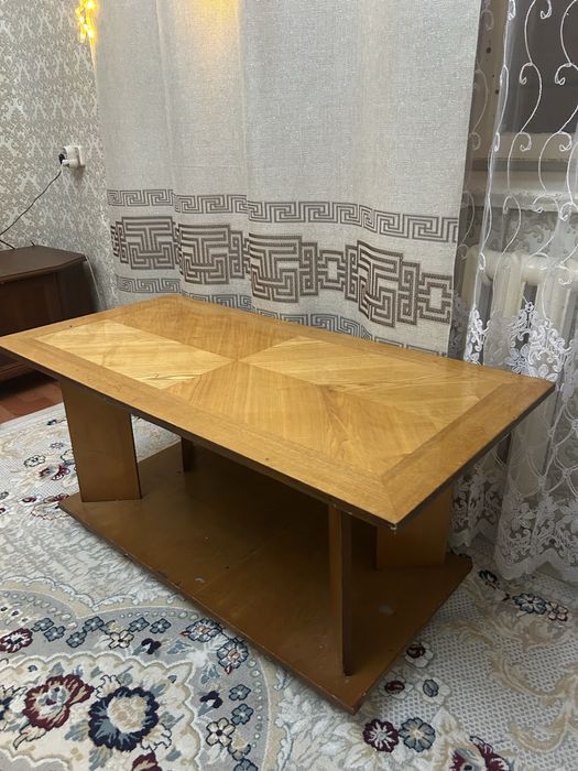 стол в зал срочно продаю