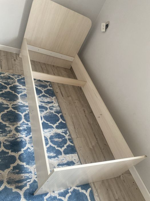 Продам кровать с матрасом