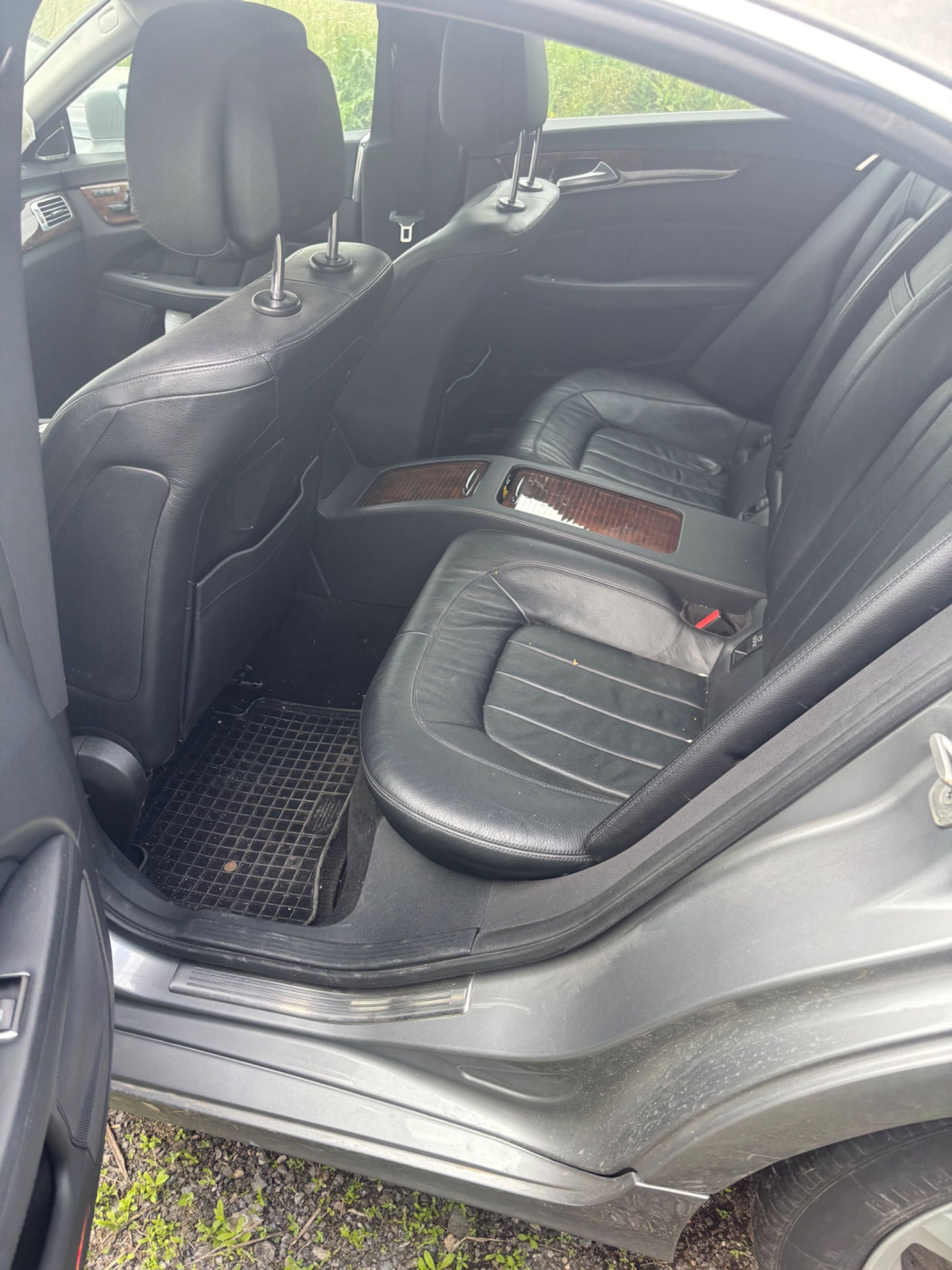 Продавам части за Мерцедес CLS 350 2012