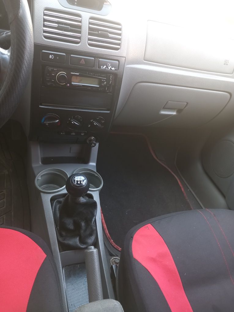 Vând autoturism Kia Rio