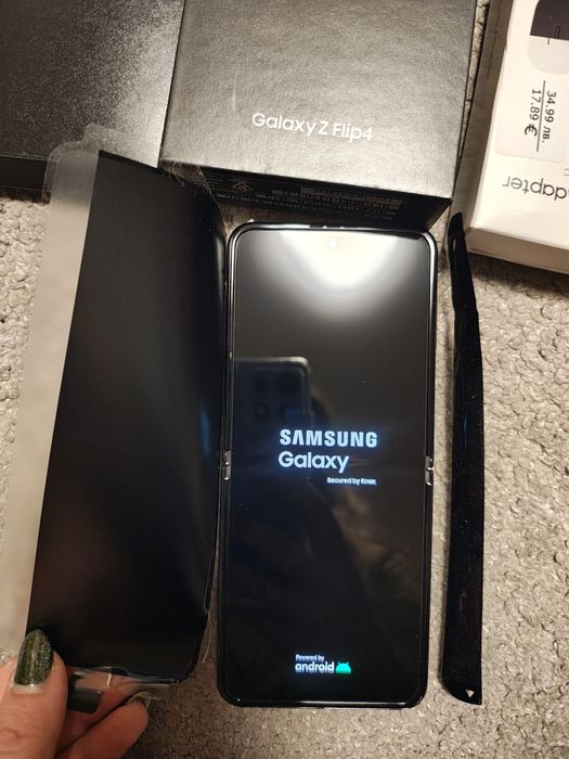 НОВ!!! Samsung Z flip 4
