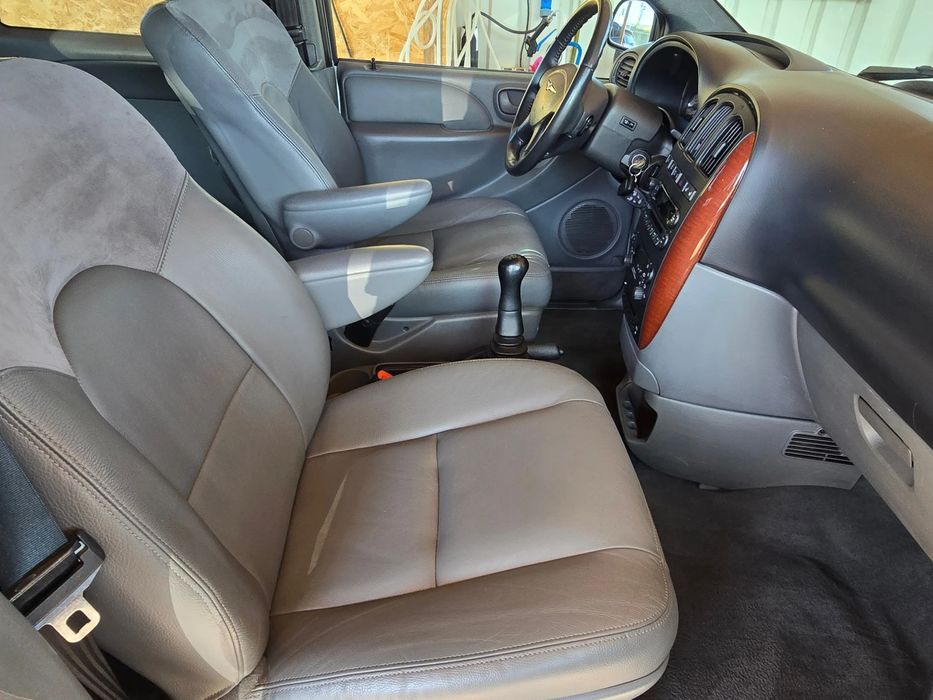 Chrysler Voyager 2.5CRD/Kожен салон/6+ 1места/Лизинг