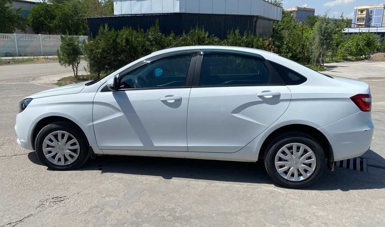 Lada Vesta седан 1,6 механика - 2019 г
