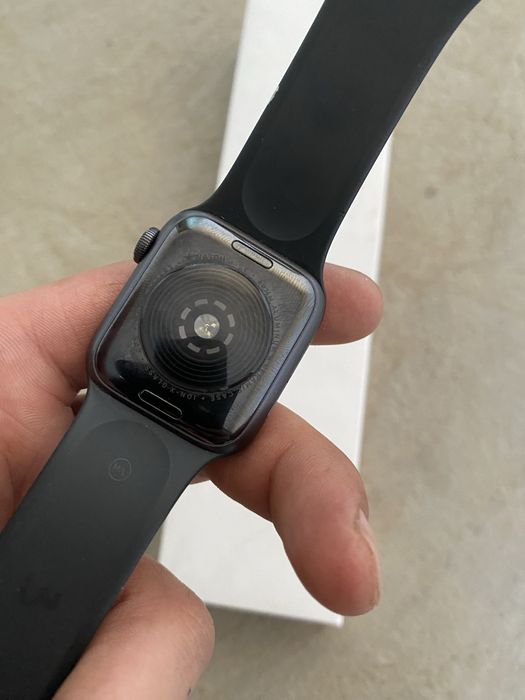 Продаю эйпл уатч с коробкой