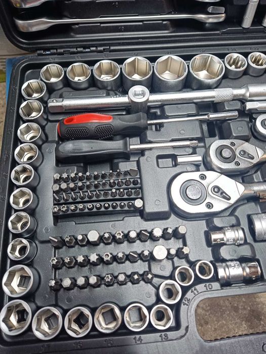 Set de scule Hitman mODEL FIXE SI CHLICET 216 piese