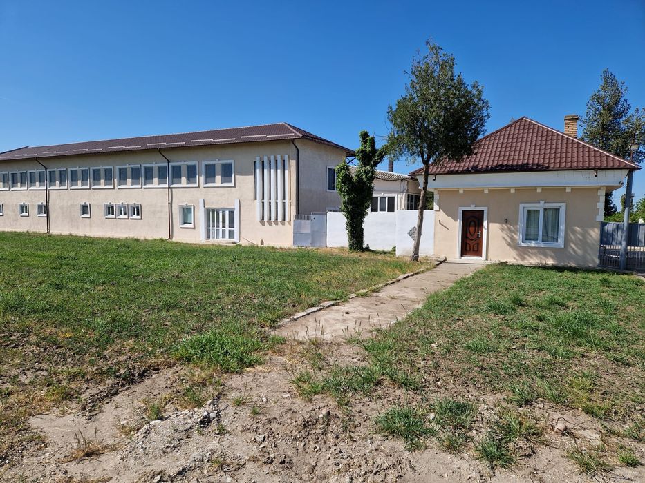 Inchiriez Hale 8000 mp la drum European
