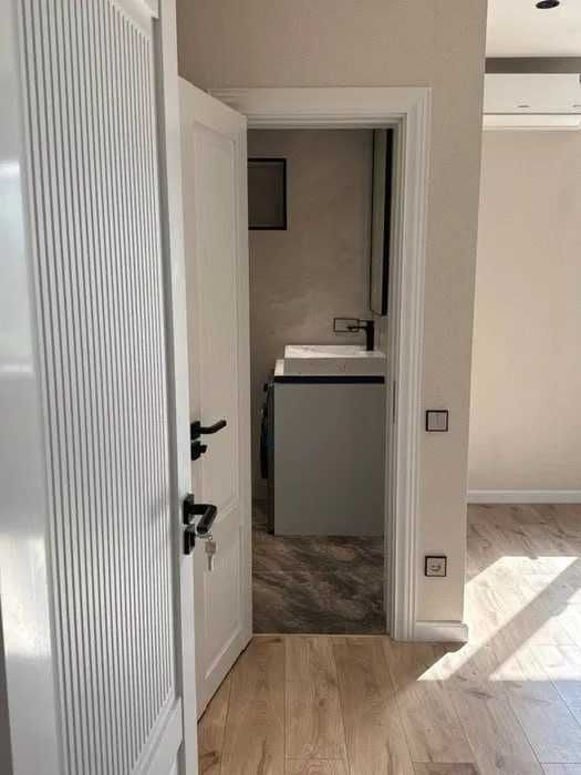 Срочно продается квартира 2в3/4/4 евро ремонт: Мирабад Новомосковская