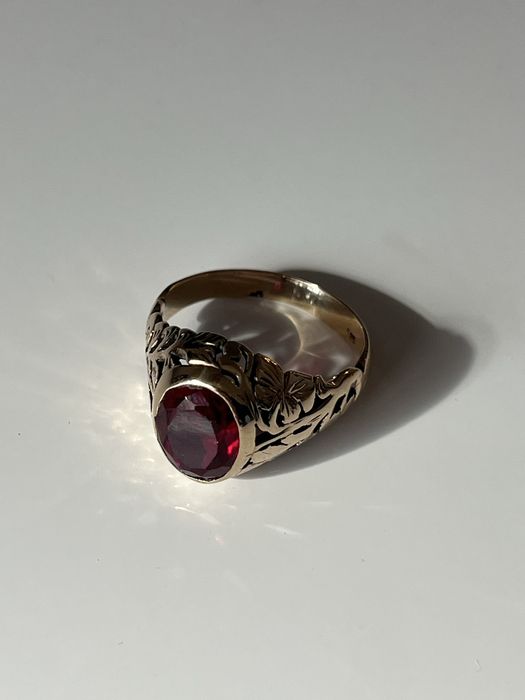Златен пръстен с рубин 585